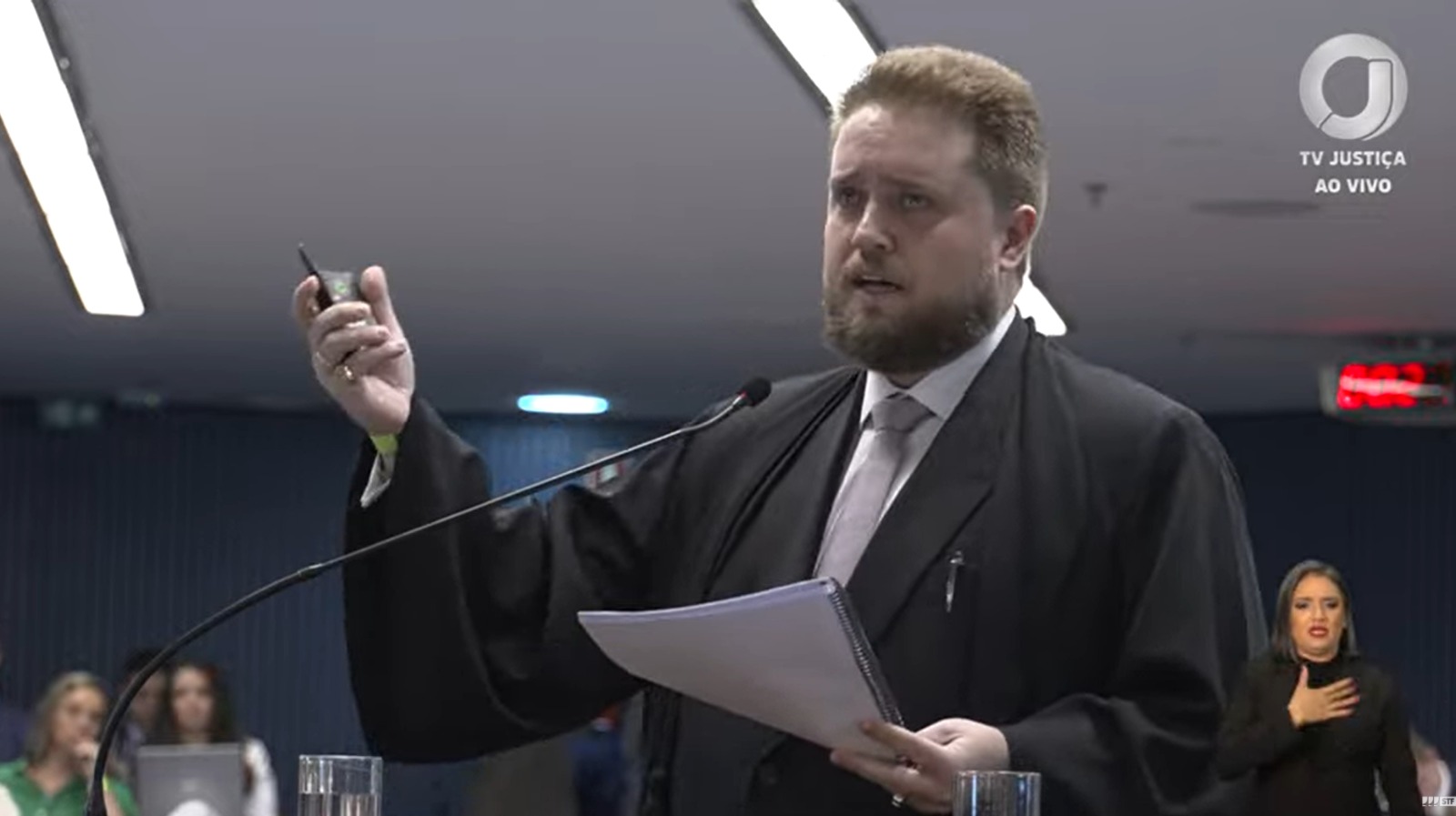 Defesa de Augusto Heleno critica postura de Alexandre de Moraes no STF, aponta excesso de perguntas e questiona imparcialidade no julgamento