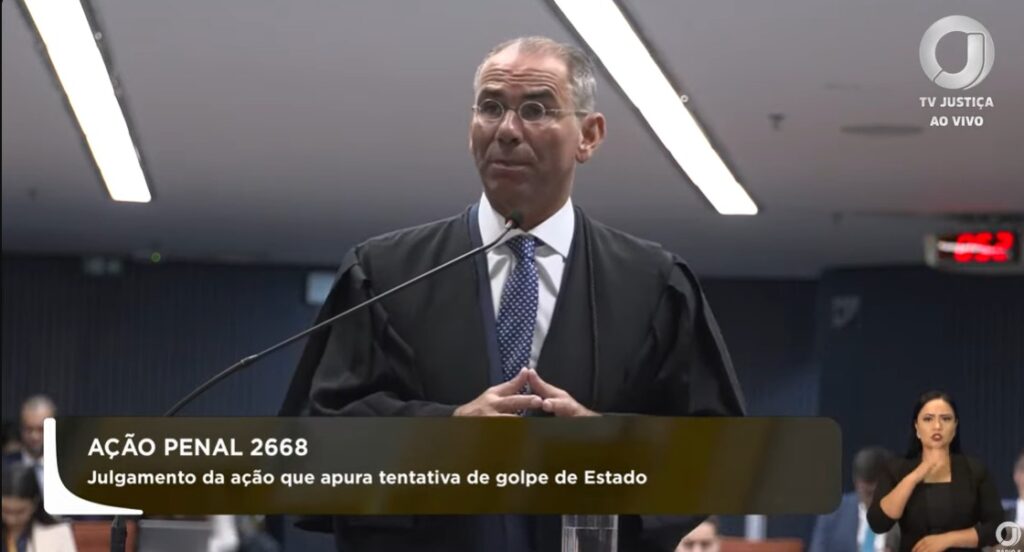 Defesa de Braga Netto questiona voluntariedade de delação