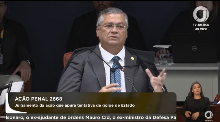 Dino reage a declaração de Tarcísio contra Moraes e critica uso de farda em atos políticos