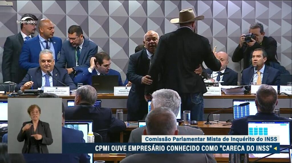 Confusão na CPMI do INSS