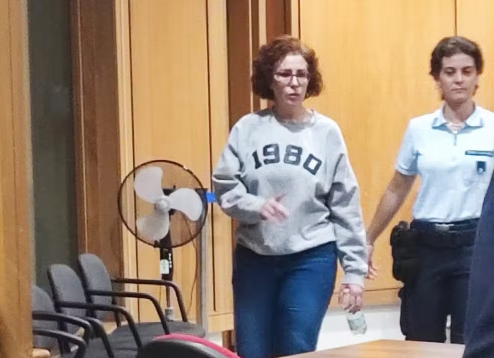 Senadores brasileiros visitam Carla Zambelli em prisão na Itália e participam de evento sobre democracia