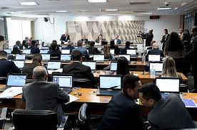 CCJ do Senado analisa PEC da Blindagem, que restringe prisão de parlamentares e amplia foro privilegiado