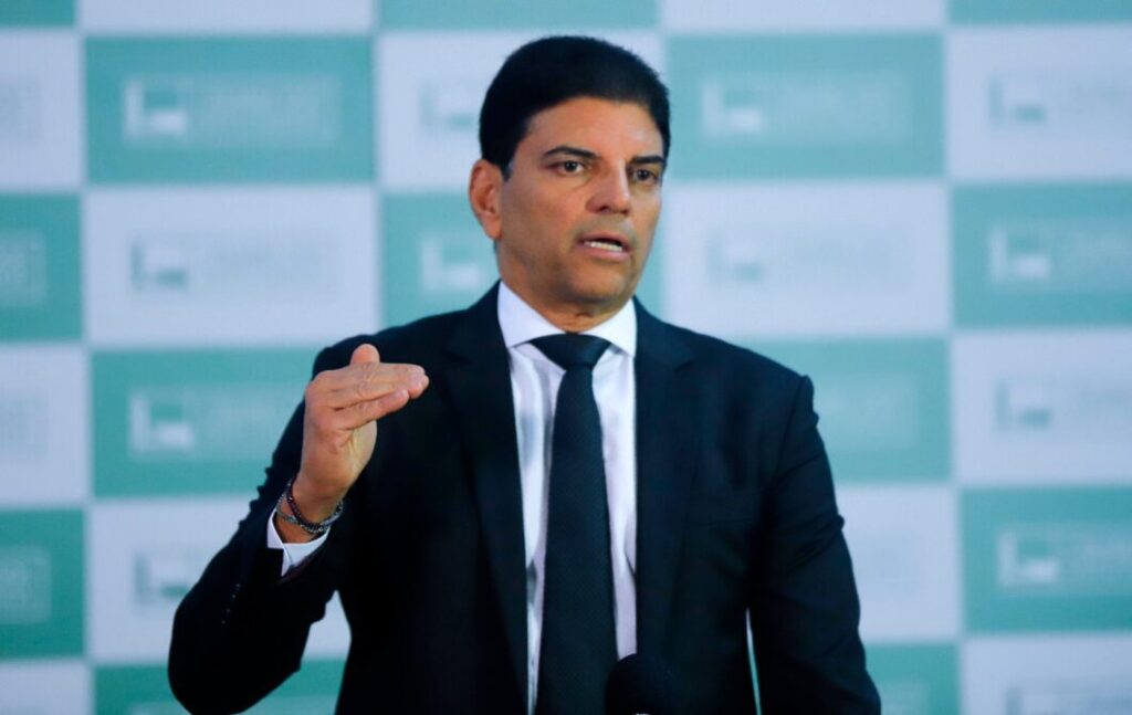 Relator da PEC das Prerrogativas, Cláudio Cajado diz que votação ocorrerá hoje. Texto prevê julgamento de deputados apenas pelo STF