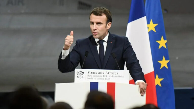 Macron pede exercício da Otan na Groenlândia após ofensiva de Trump