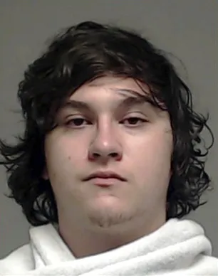 Autoridades identificam Joshua Jahn, 29, como suspeito do ataque ao ICE em Dallas. DHS: 1 detento morto, 2 em estado crítico; FBI fala em violência direcionada.
