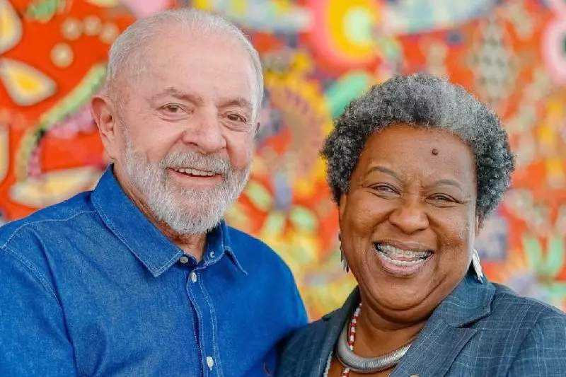 Lula deu as boas-vindas à nova ministra Macaé Evaristo nesta segunda-feira (9) – Foto: Ricardo Stuckert/PR