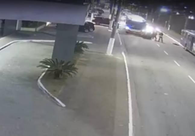 Novo vídeo divulgado pela Polícia Civil de SP mostra o momento dos disparos contra Ruy Novaes.