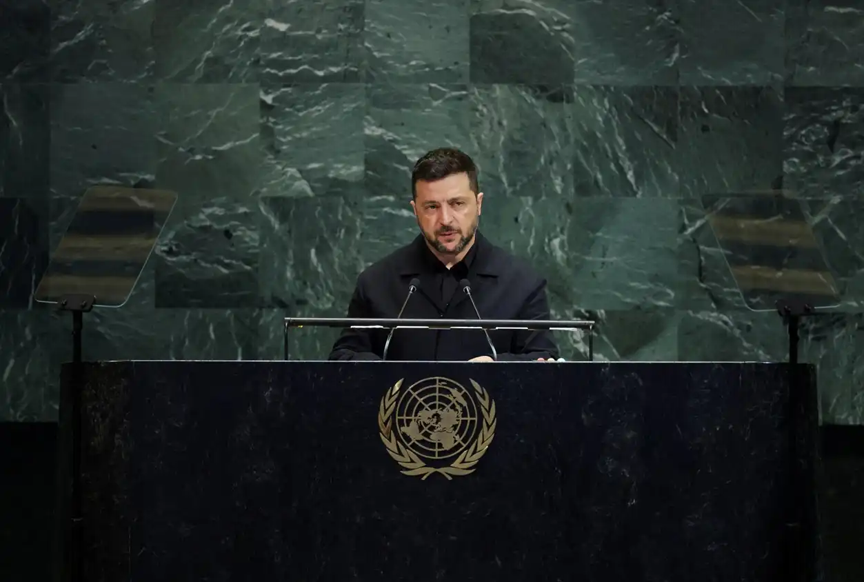 Zelensky diz que o Presidente Lula prometeu “fazer o máximo” para aproximar a Ucrânia da paz após reunião de cerca de uma hora.
