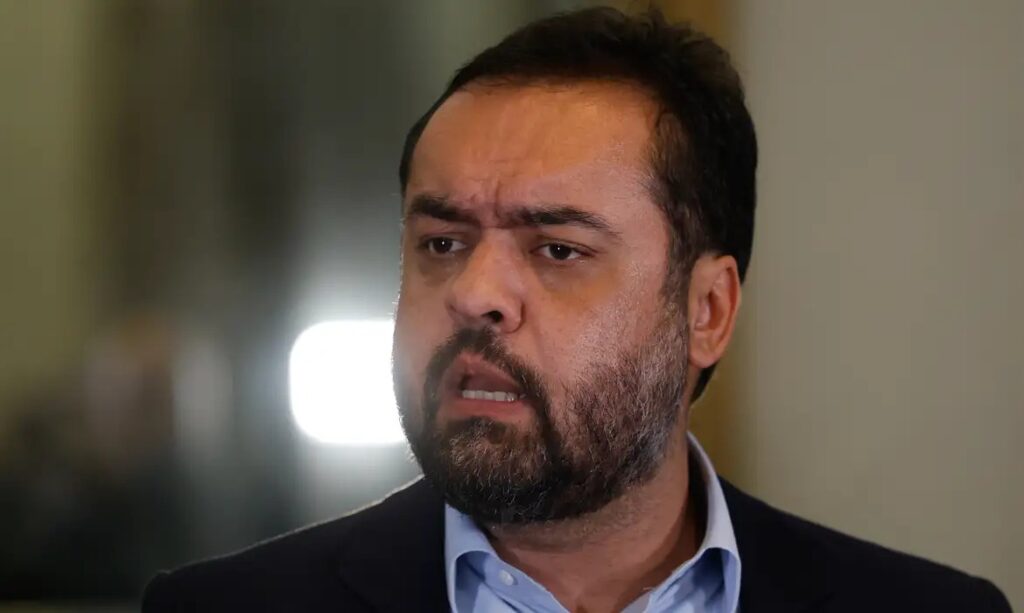 Após a megaoperação no Alemão e na Penha, que deixou 121 mortos, o PT aciona STF e PGR contra Cláudio Castro.