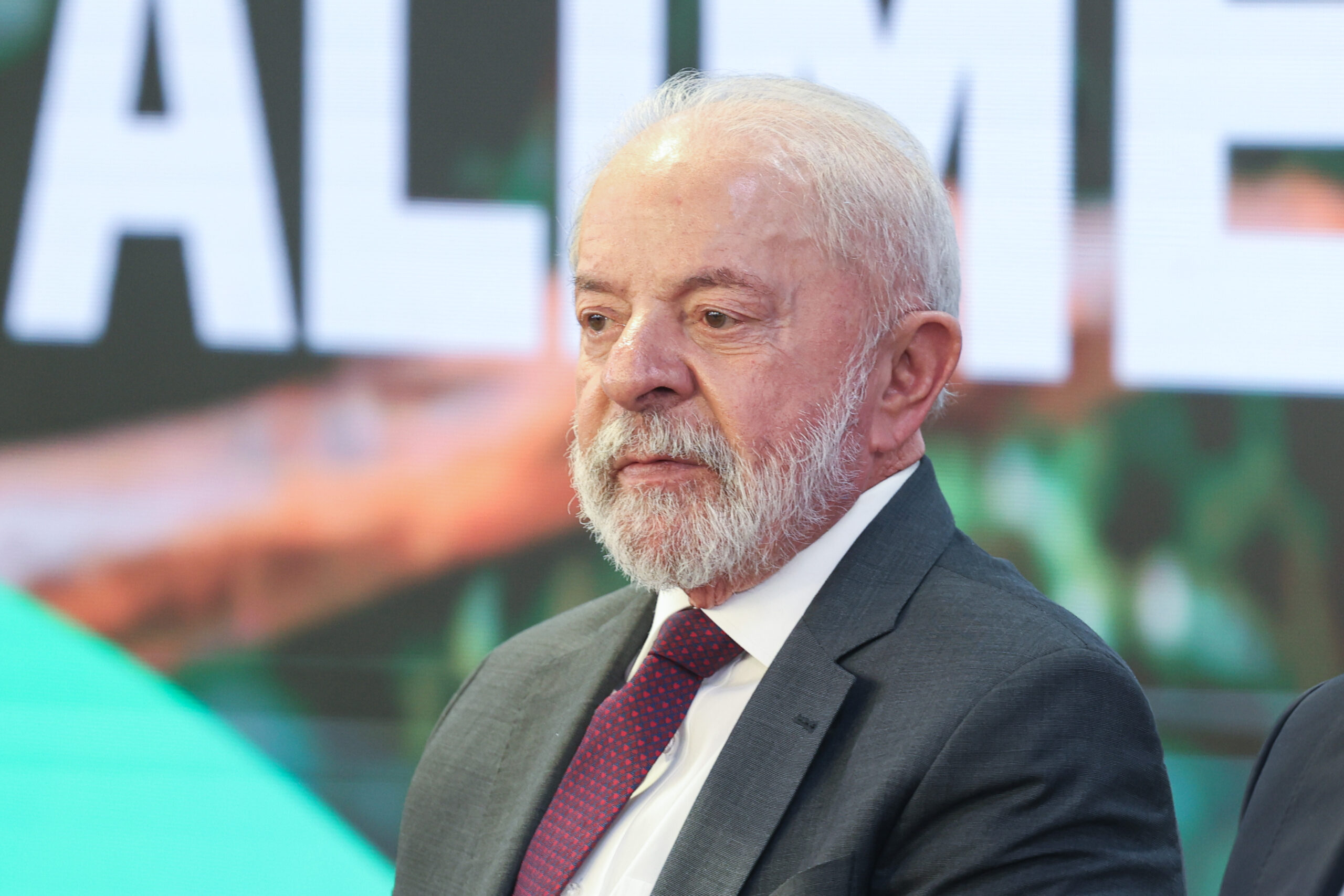 Lula afirma estar confiante para a eleição de 2026, defende debates e diz que a direita não retornará ao governo