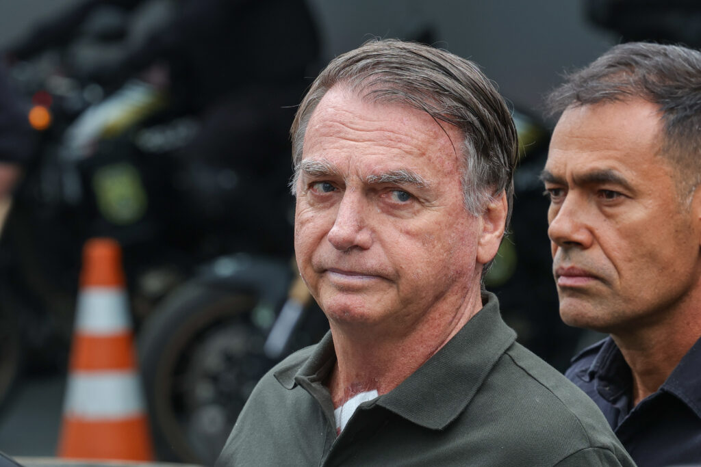 Bolsonaro é preso e STF considera violação de cautelares