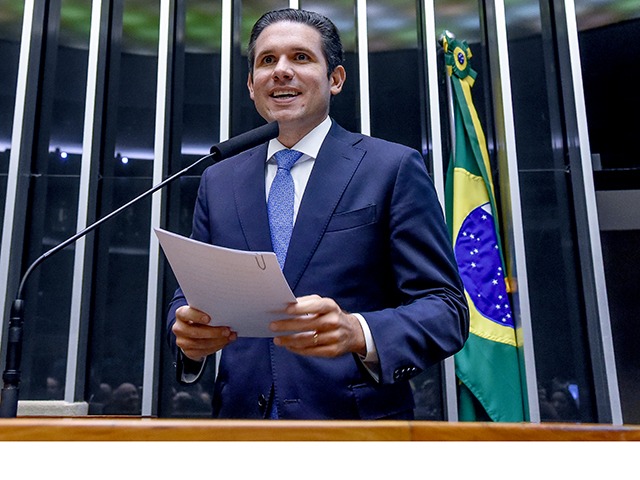 Hugo Motta (Republicanos-PB), defendeu nesta quinta-feira (30) a redução dos custos para a obtenção da Carteira Nacional de Habilitação (CNH) foto: Câmara dos Deputados