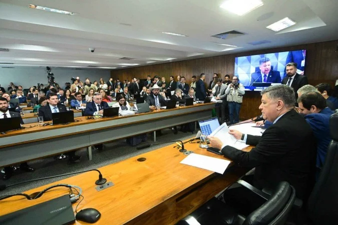 Base governista barra quebra de sigilo de ex-assessor de Alcolumbre na CPMI do INSS; comissão aprova novas quebras e convocações.