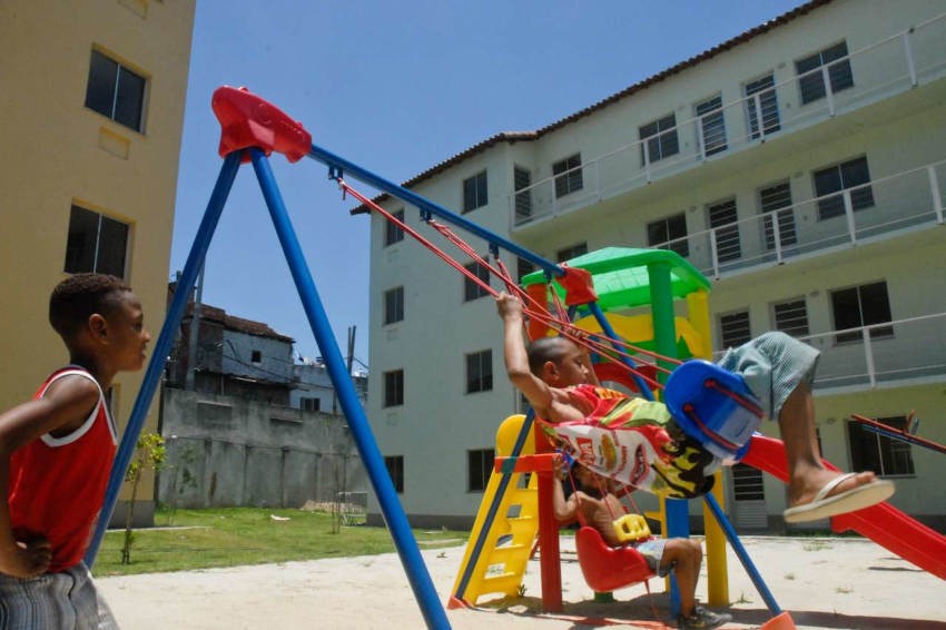 Lula anuncia crédito habitacional de R$ 40 bilhões para reformas em casas populares, aumentando despesas públicas