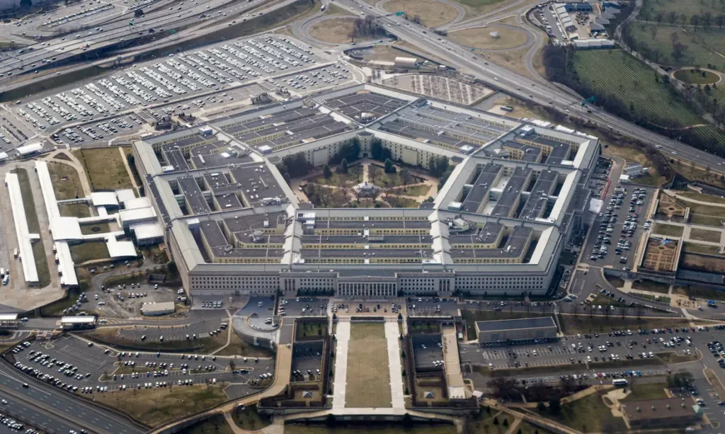 Altos militares dos EUA assinam acordos de confidencialidade sobre operações na América Latina em meio à ofensiva de Trump © REUTERS/Joshua Roberts