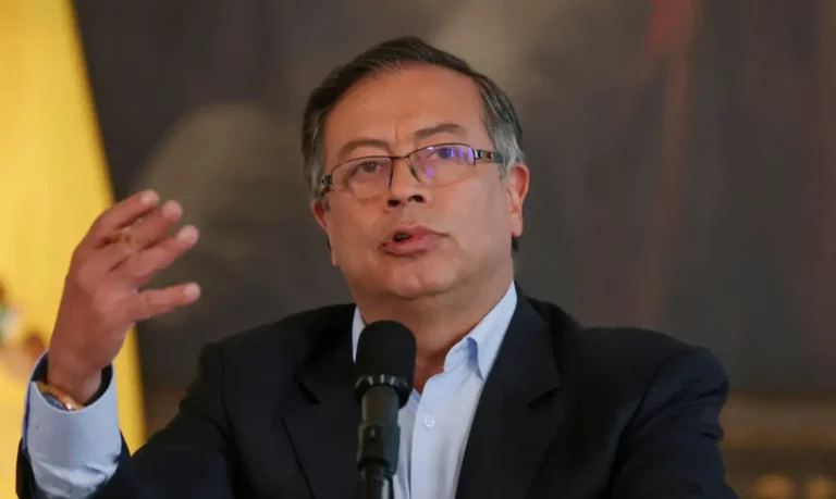 Petro acusa Equador de bombardear território colombiano