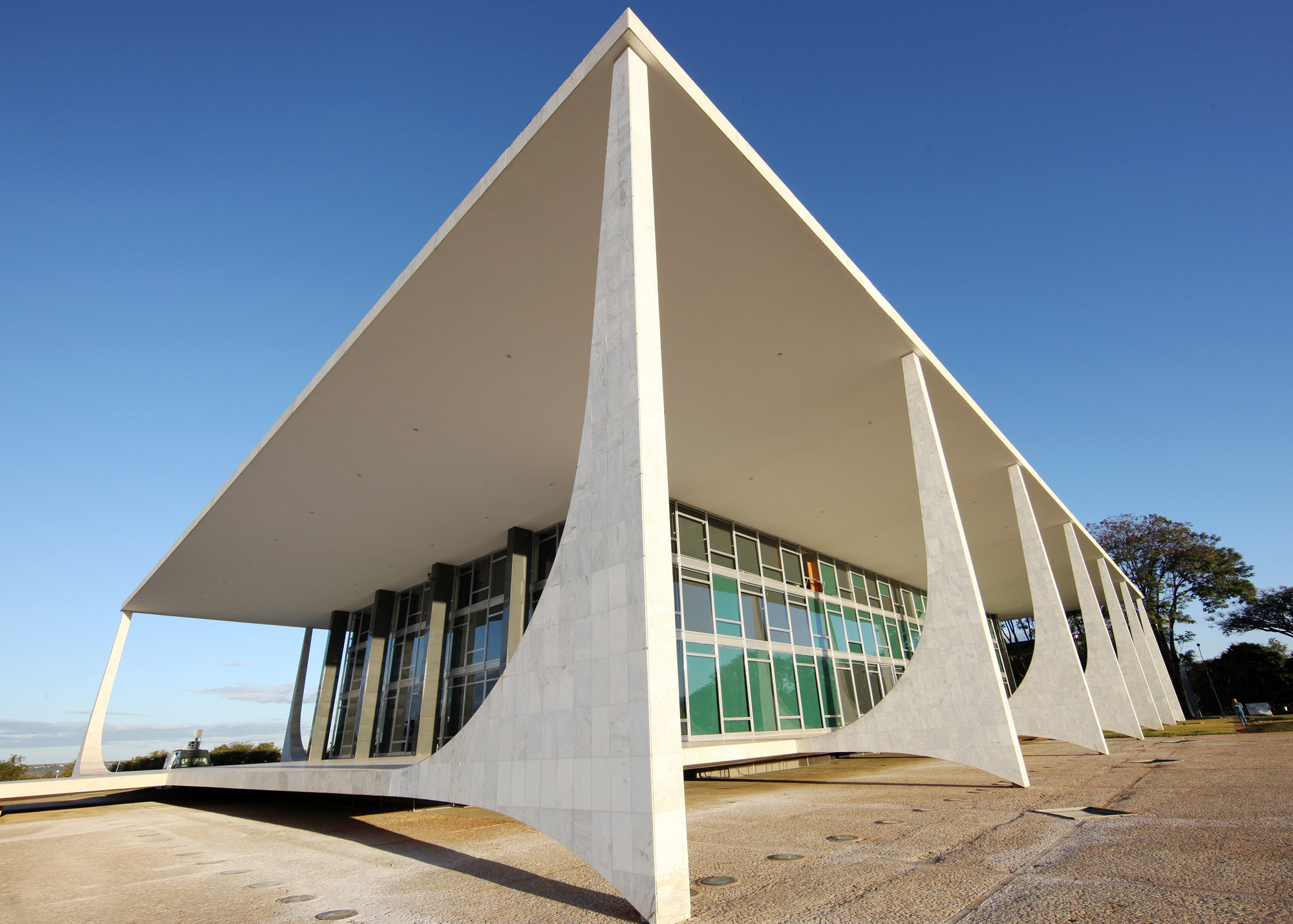 A Procuradoria-Geral da República (PGR) acusa os réus de promoverem uma campanha coordenada de fake news para minar a confiança nas urnas eletrônicas