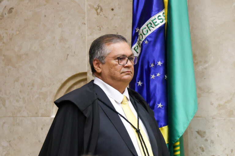 Dino manda TSE e PGR investigarem emendas com possível uso eleitoral