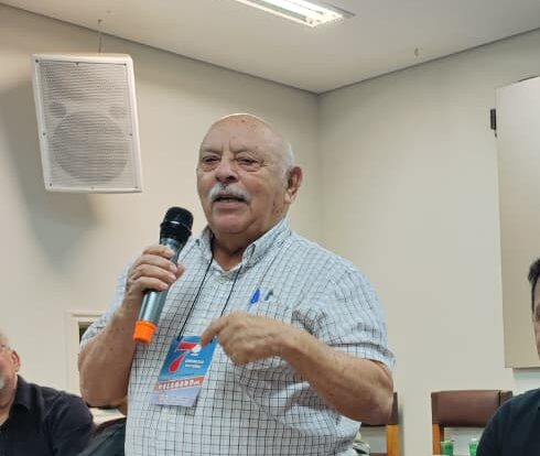 Frei Chico, que é ligado a associações e próximo do núcleo do PT, afirma ser vítima de ataques e tenta afastar qualquer suspeita de envolvimento.