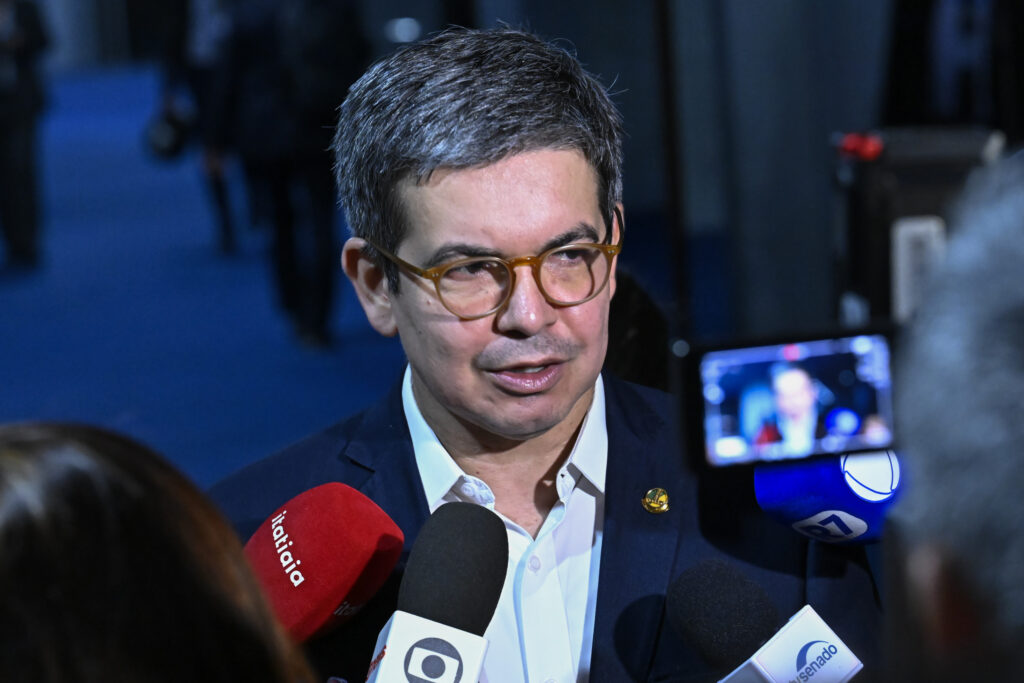 Randolfe afirmou que o governo já discute alternativas com o Ministério da Fazenda