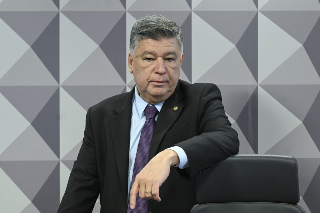 Carlos Viana elogia decisão de Fux, mas critica habeas corpus do STF que permite silêncio de depoentes na CPMI do INSS. Sessão com Stefanutto tem bate-bocas e é suspensa duas vezes