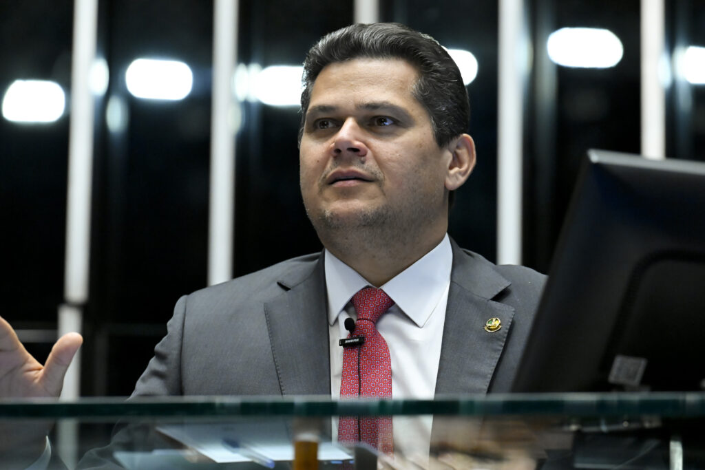 Davi Alcolumbre anuncia votação de projeto que amplia aposentadoria de agentes de saúde com impacto fiscal bilionário
