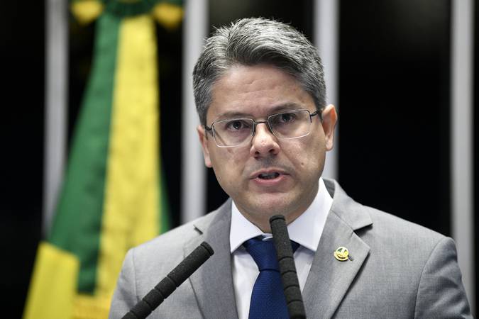 Alessandro Vieira e Fabiano Contarato articulam postos estratégicos na CPI que começa na próxima semana foto: Senado Federal