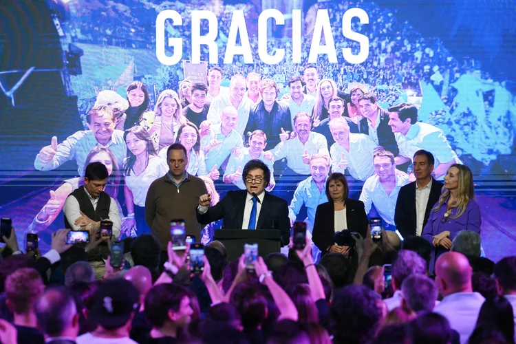 Javier Milei, presidente da Argentina, durante discurso na noite de domingo 26 (Luis Robayo/AFP)