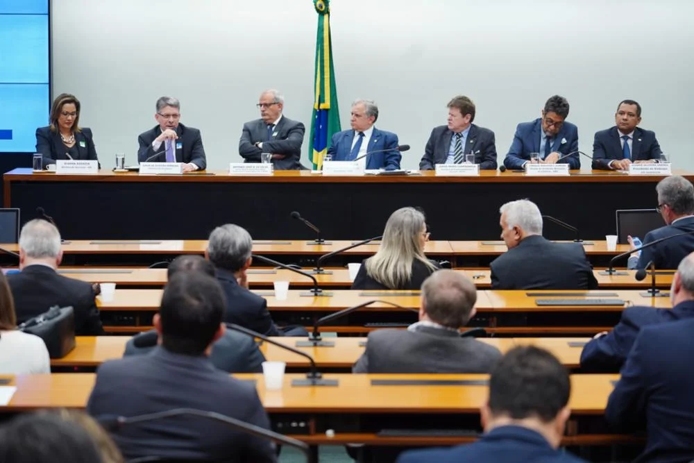 Depois da megaoperação nos complexos da Penha e do Alemão, o tema da segurança pública voltou com força total ao centro do debate no Congresso.