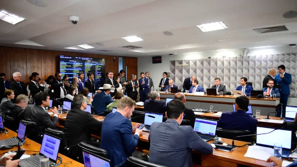 CPMI do INSS ouve Tonia Galleti e Felipe Gomes em apurações sobre descontos irregulares em aposentadorias