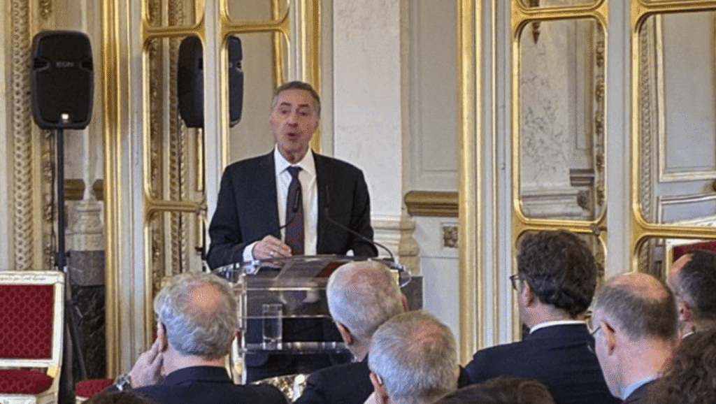 Ministro se despede do STF e ruma para a França, em janeiro
