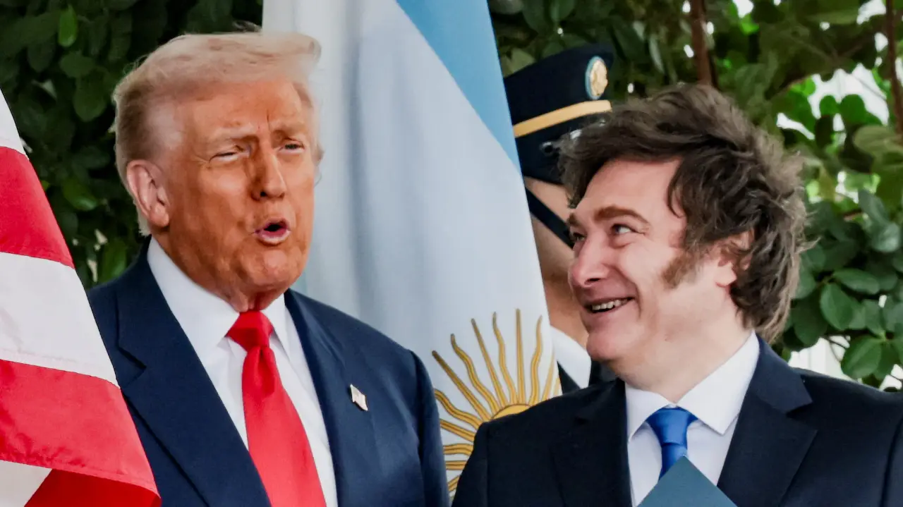 Presidente dos Estados Unidos, Donald Trump, e presidente da Argentina, Javier Milei, em encontro na Casa Branca. (Foto: REUTERS/Jonathan Ernst)
