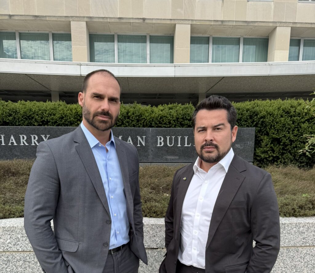 Durante a visita, os dois abordaram temas políticos e comerciais envolvendo o Brasil, incluindo as tarifas de 50% impostas pelos EUA a produtos brasileiros.