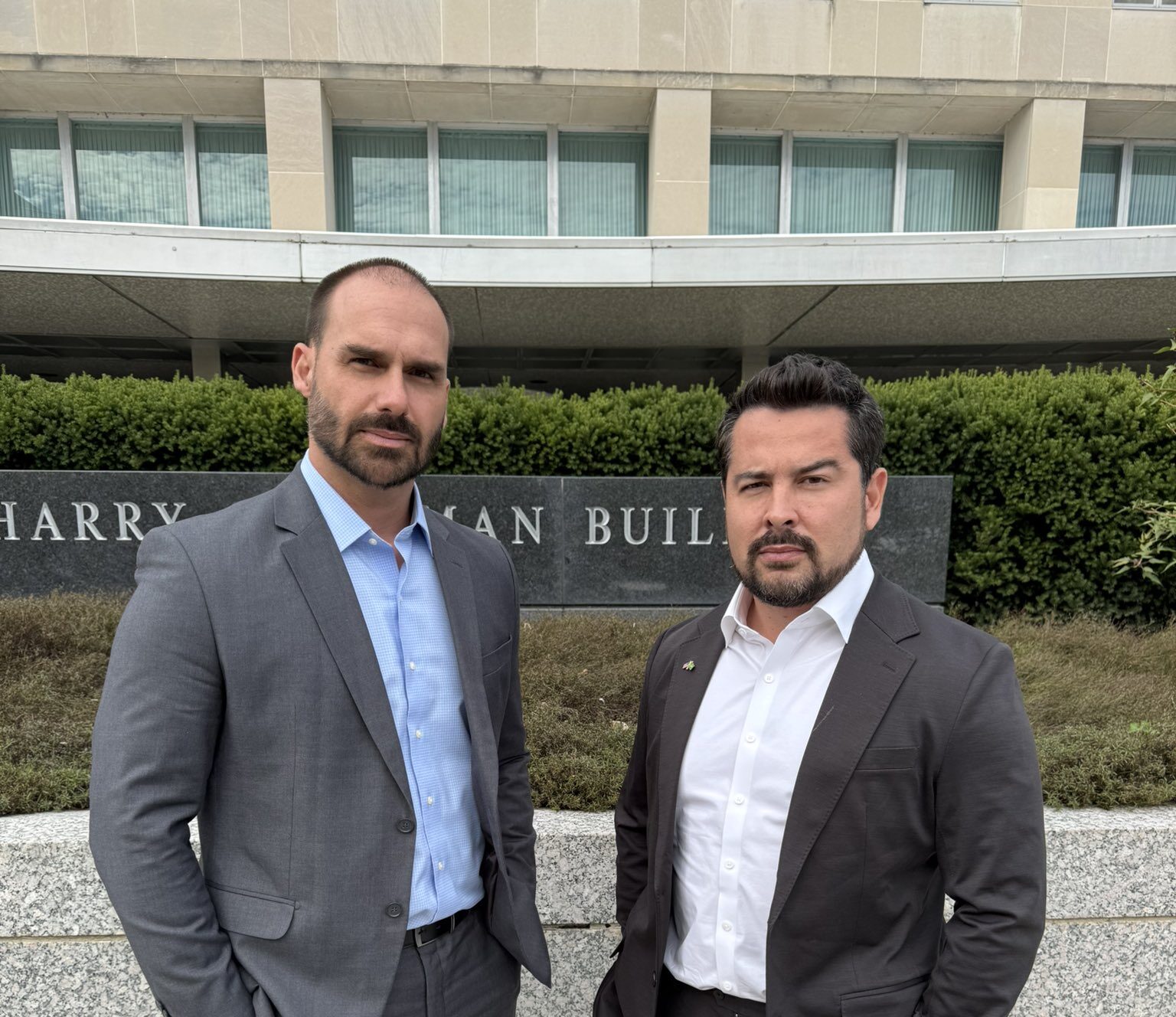 Durante a visita, os dois abordaram temas políticos e comerciais envolvendo o Brasil, incluindo as tarifas de 50% impostas pelos EUA a produtos brasileiros.