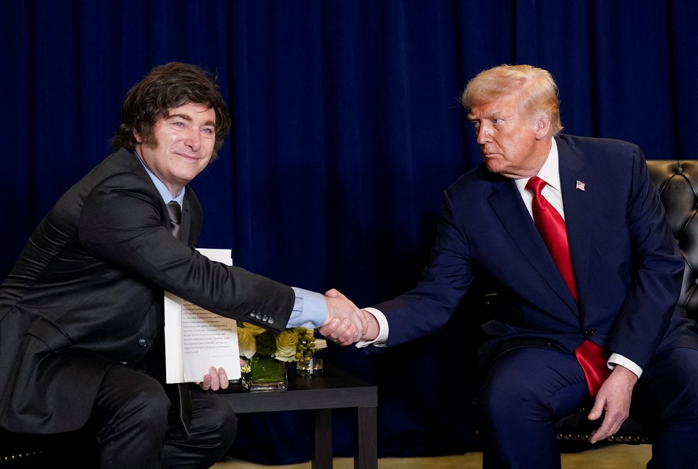 Trump declara que os EUA só manterão apoio econômico à Argentina caso Milei obtenha maioria nas eleições de 26 de outubro.