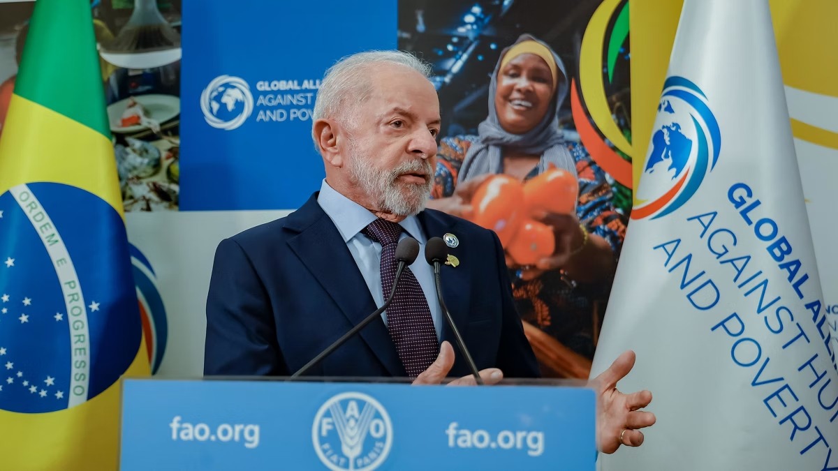 Em viagem à Itália, Lula afirmou que Carla Zambelli “vai pagar pelo que fez”, provocando reação da oposição, que acusou o presidente de interferir em um processo judicial ainda em andamento