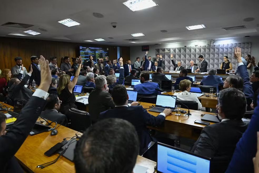 Em comissão especial, medida provisória foi aprovada por 13 votos a 12. Parlamentares do PSD reclamam de represália após terem ajudado a aprovar o texto na comissão. — Foto: Marcos Oliveira/Agência Senado