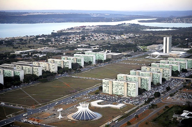 Servidores - Após a derrota da MP que reajustaria o IOF, o governo Lula inicia série de exonerações de indicações do Centrão em órgãos como Caixa, Codevasf, Iphan e Dnit, atingindo PP, PSD, União Brasil e MDB Esplanada dos Ministérios, em Brasília - Foto: Ana Volpe/ Agência Senado