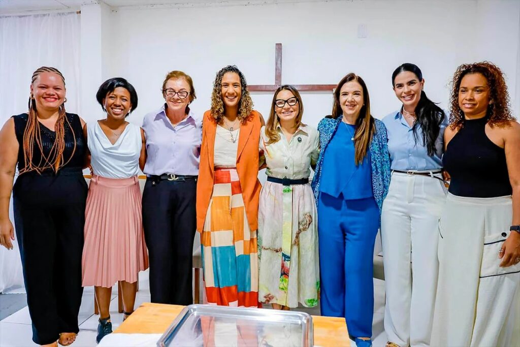 Primeira-dama Janja intensifica encontros com mulheres evangélicas em várias cidades para discutir políticas públicas e aproximar o governo Lula de um segmento que hoje mostra alta exclusão à gestão petista.