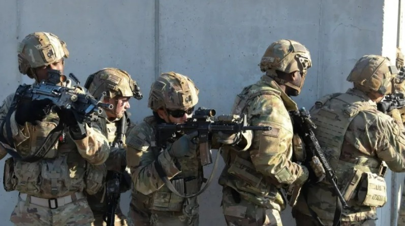 Um memorando interno orienta os militares a se prepararem para possível confinamento e a organizarem questões familiares.