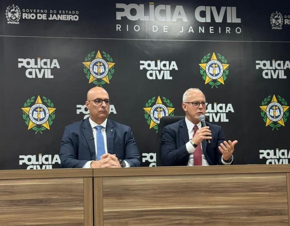 O secretário da Polícia Civil, delegado Felipe Curi, ressaltou que rastrear a origem e as rotas do armamento é essencial para desmontar o poder do crime organizado. 