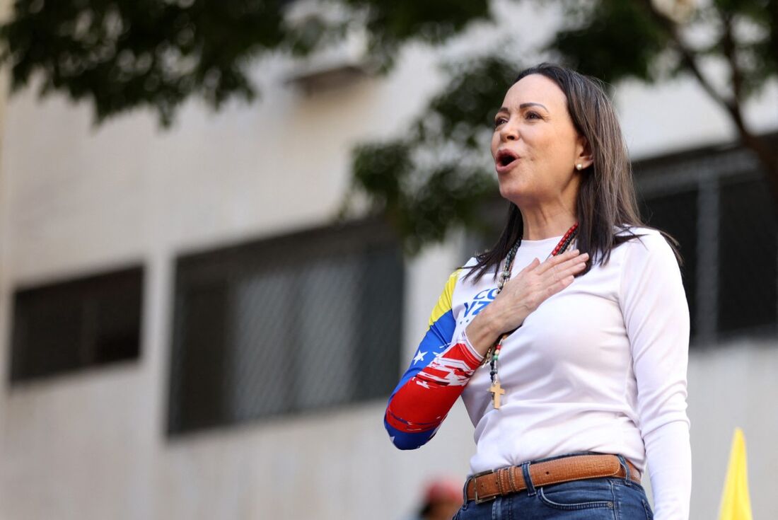 Direita celebra Nobel da Paz concedido à opositora de Maduro e critica Lula por apoiar regime chavista.