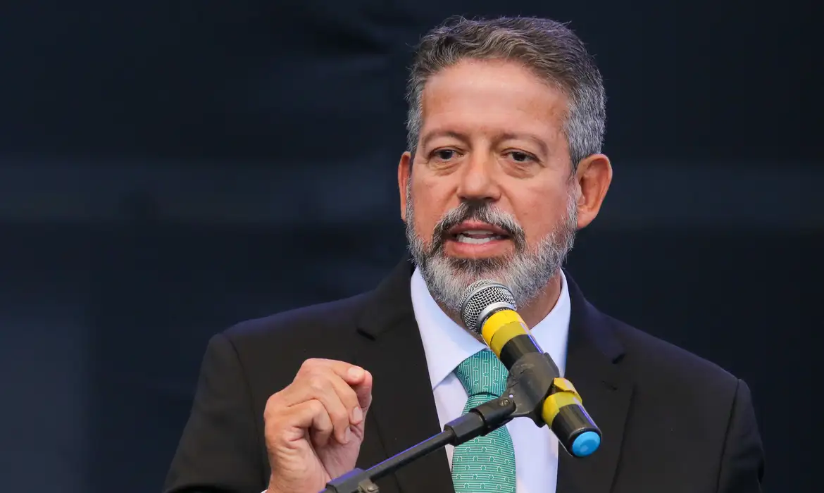A prática, comum nos tempos de Arthur Lira (PP-AL), continua firme. Na comparação, entre fevereiro e outubro de 2023, a Câmara havia aprovado 137 pedidos de urgência.