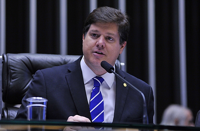 MDB anuncia apoio à reeleição de Tarcísio em 2026; Baleia Rossi diz que decisão retribui parceria com Ricardo Nunes.