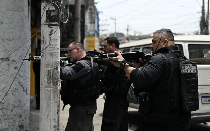 Megaoperação no Rio de Janeiro teve cerca de 2.500 policiais Foto: Mauro Pimentel/AFP/O Tempo