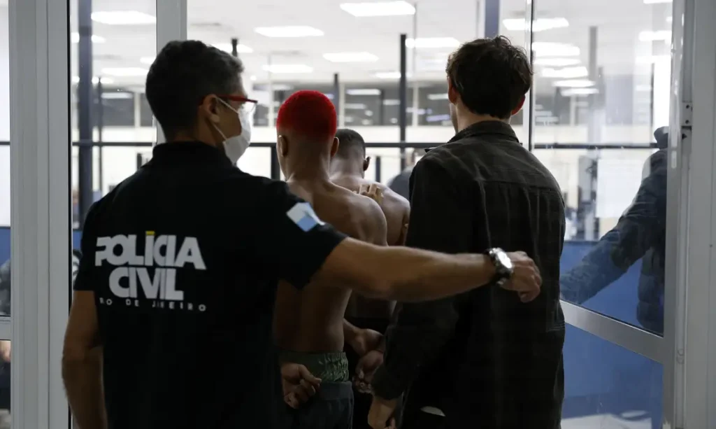 Levantamento Quaest revela que 86% dos brasileiros veem leis penais frágeis como motivo da impunidade.