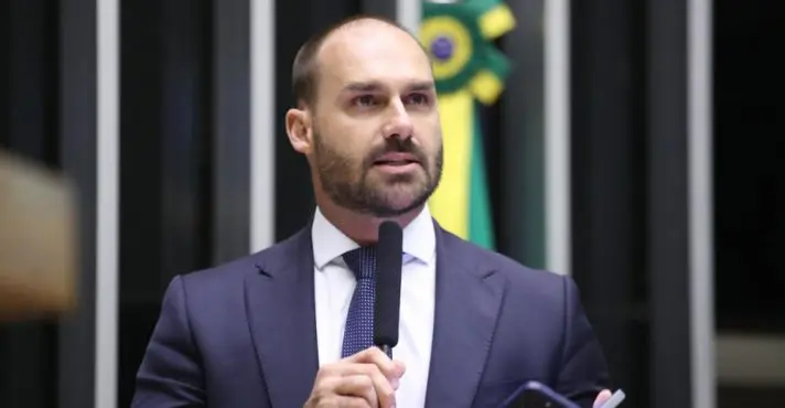 STF marcará julgamento de denúncia da PGR contra Eduardo Bolsonaro por suposta coação em processo ligado à condenação de Jair Bolsonaro