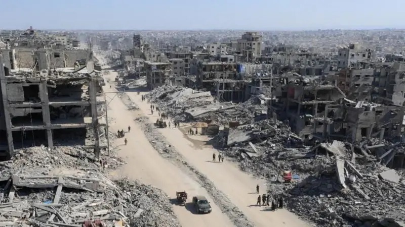 Israel retoma ataques em Gaza após ações do Hamas. Biden pressiona por cessar-fogo