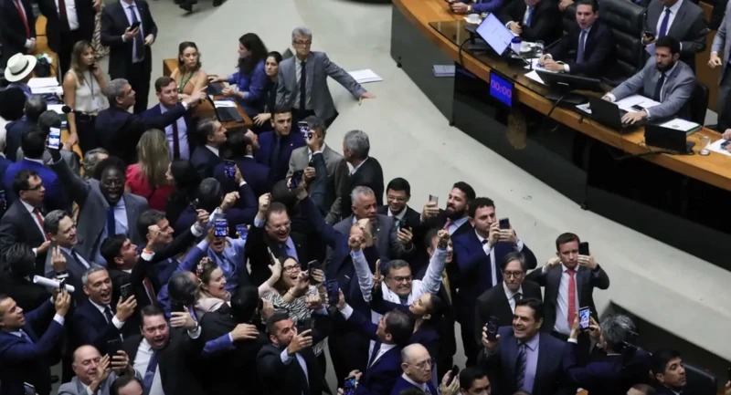 Por 251 a 193 votos, parlamentares tiraram da pauta de votações o texto, que era uma alternativa ao aumento do Imposto sobre Operações Financeiras (IOF)