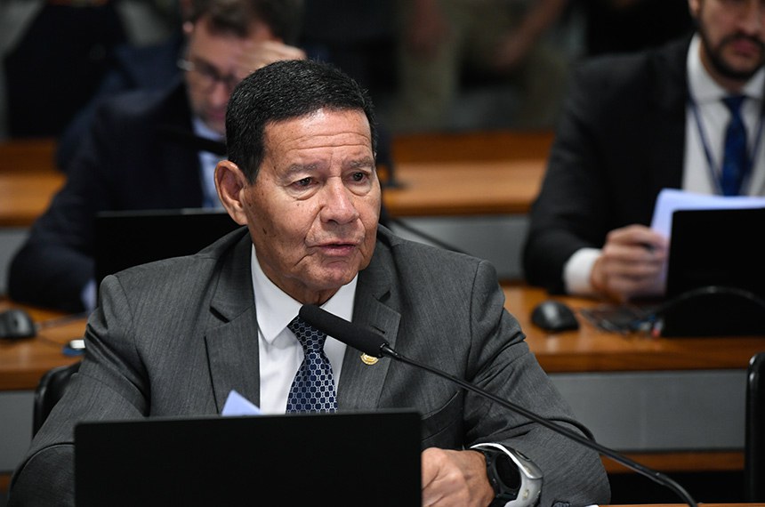 A Comissão de Segurança Pública adia a votação do projeto de Mecias de Jesus que busca derrubar o decreto federal sobre o uso da força por agentes de segurança